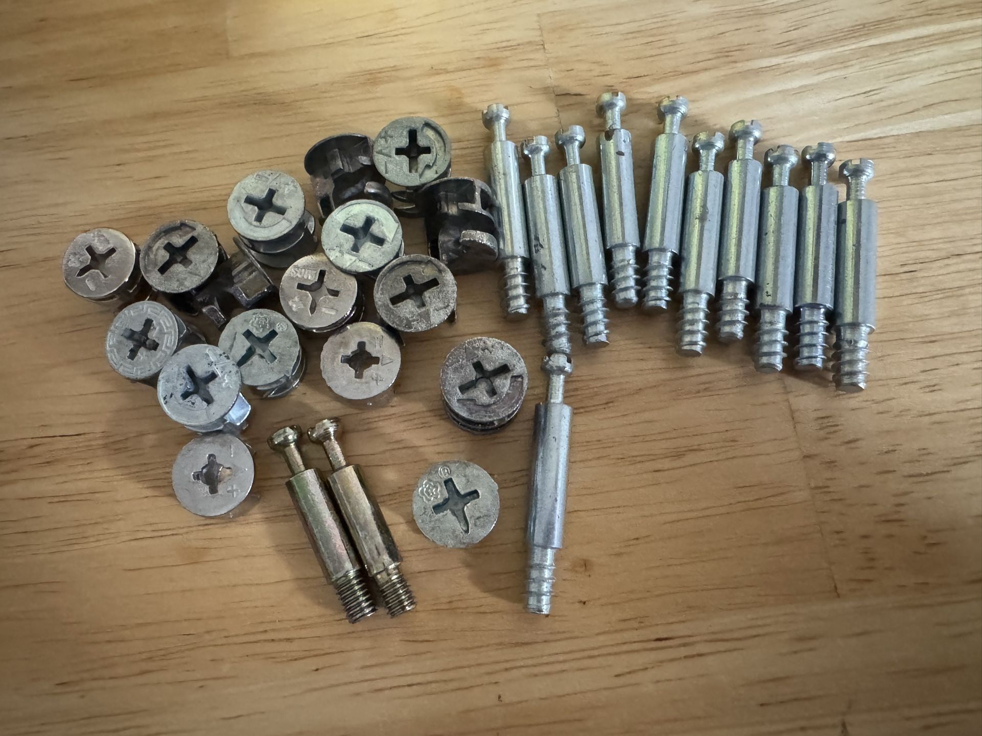 CAM LOCK and DOWELS SCREWS (NEW)