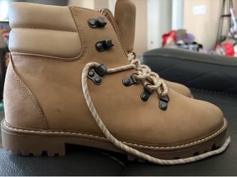 Boots. 9.5. Brown