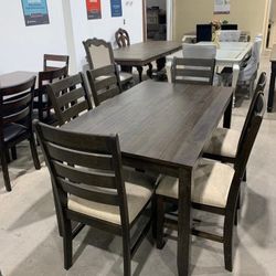 ROKANE BROWN DINING TABLE AND CHAIRS (SET OF 7)