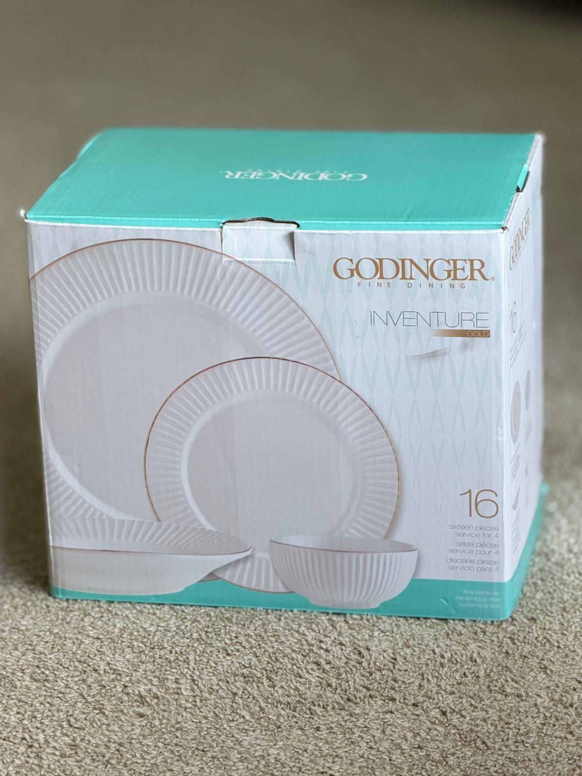 Pique Porcelain Gold Rim 16 Pie Dinnerware Set, Service For 4, brand new