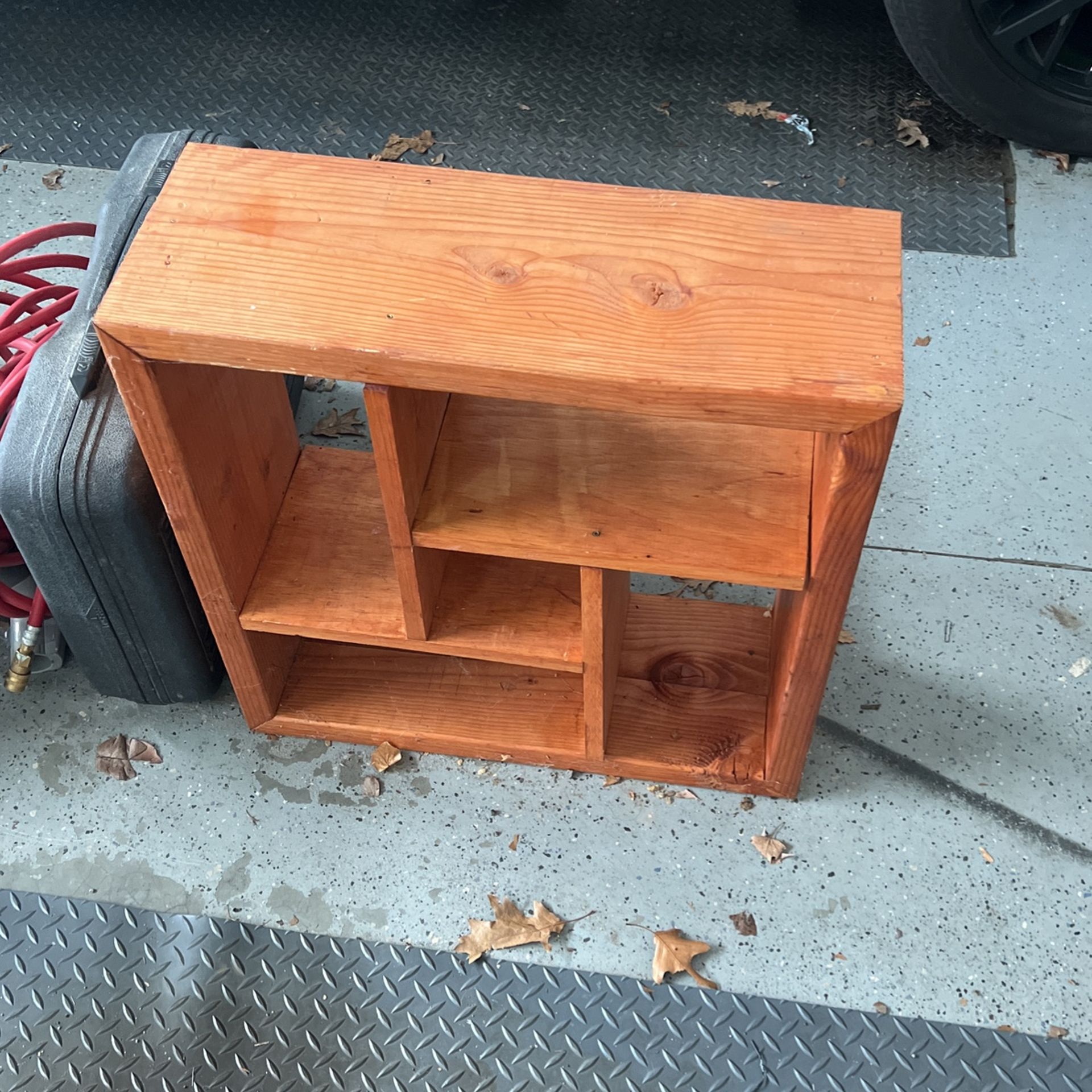 Wood shelf 2x2