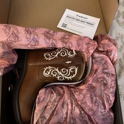 New Ariat boots women 7.5B