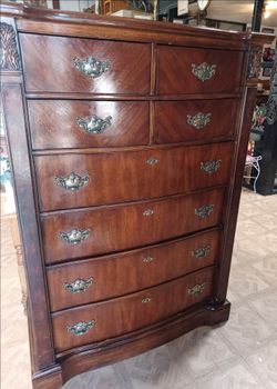 BEAUTIFUL TALL 8 DRAWER WOOD CHEST OF DRAWERS LIKE NEW CONDITION WESTSIDE EL PASO