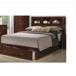 Cama Queen Muy Bonita Con Cajones Enfrente