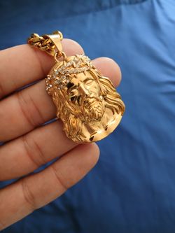 Jesus piece diamond  chain   / cadena Jesus diamante