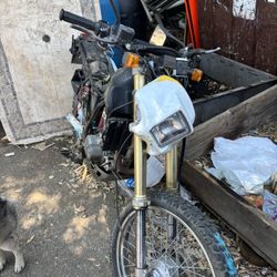 250 Cc Dirtbike For Parts Or Fix Up 