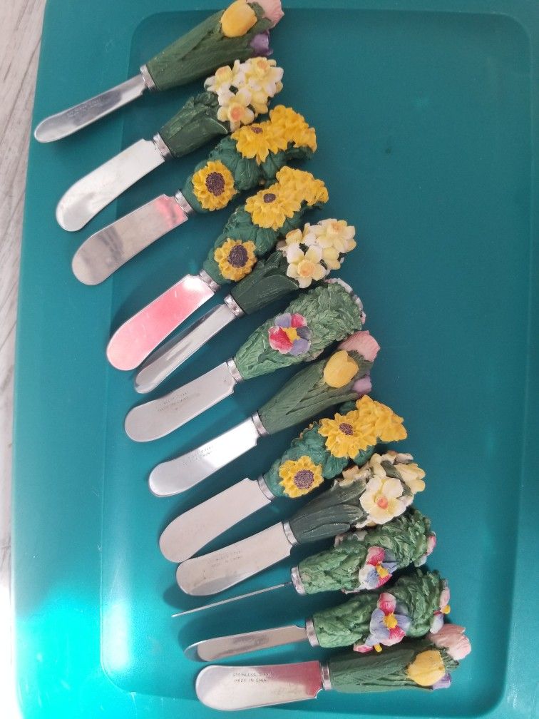 Individual Floral Cheese/Butter Spreaders