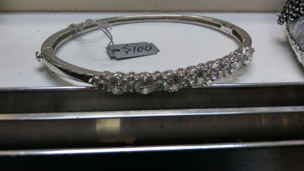 .925 sterling g silver braclet..cz Diamonds