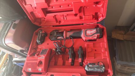Milwaukee M18 PEX Press Tool – 2 Batteries, Charger & Case