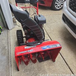 Troy-Bilt 2630 Snow Blower – Like New, $425!