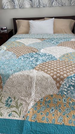 Beautiful light weight quilt, bedspread