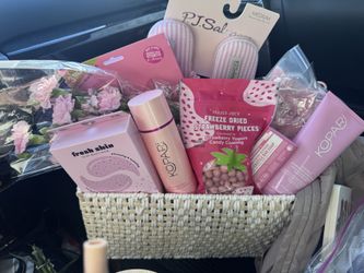 Custom Postpartum Baskets