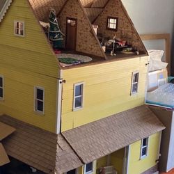 Amazing Doll House 