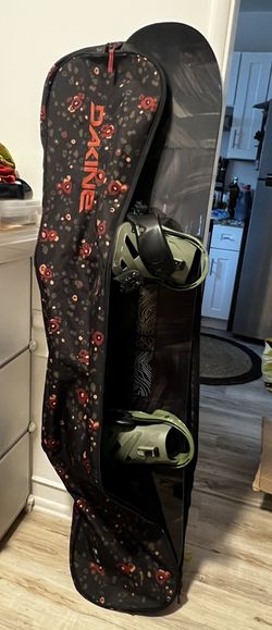 Snowboard SALOMON + bag DAKINE