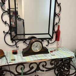 Hallway Console Includes Mirror ( Top Is Broken)