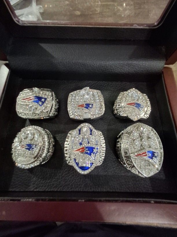 New England Patriots Championship Ring Set With Display Case