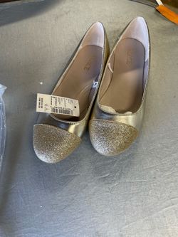The Children's Place gold ballet flats featuring a distinct glitter toe size 2