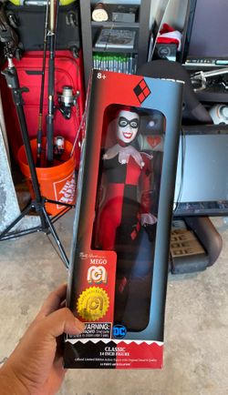 Classic Harley Quinn Limited Edition 14” Figure