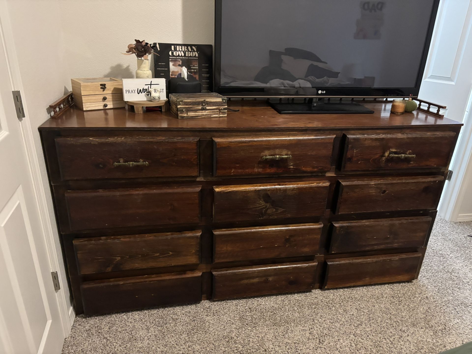 Dresser 