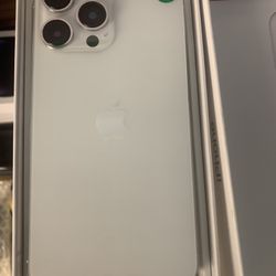 Like new unlocked iPhone 13 Pro Max ! No scratches or cracks