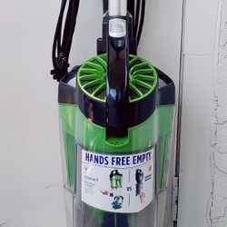 BISSELL Pet Hair Eraser Upright Vacuum Cleaner 1650W Model 1650A Exclusive Bundle