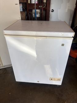 GE Energy Star Manual Defrost Chest Freezer FCM5SUDWW