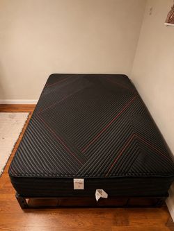 Queen size (hybrid) beauty rest w/ frame