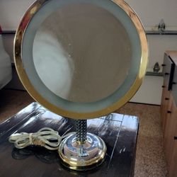 Magnifying Makeup Mirror