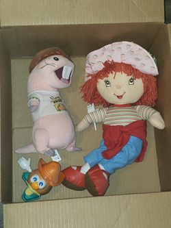 Antique Strawberry shortcake doll and rufus kim possible plush dolls
