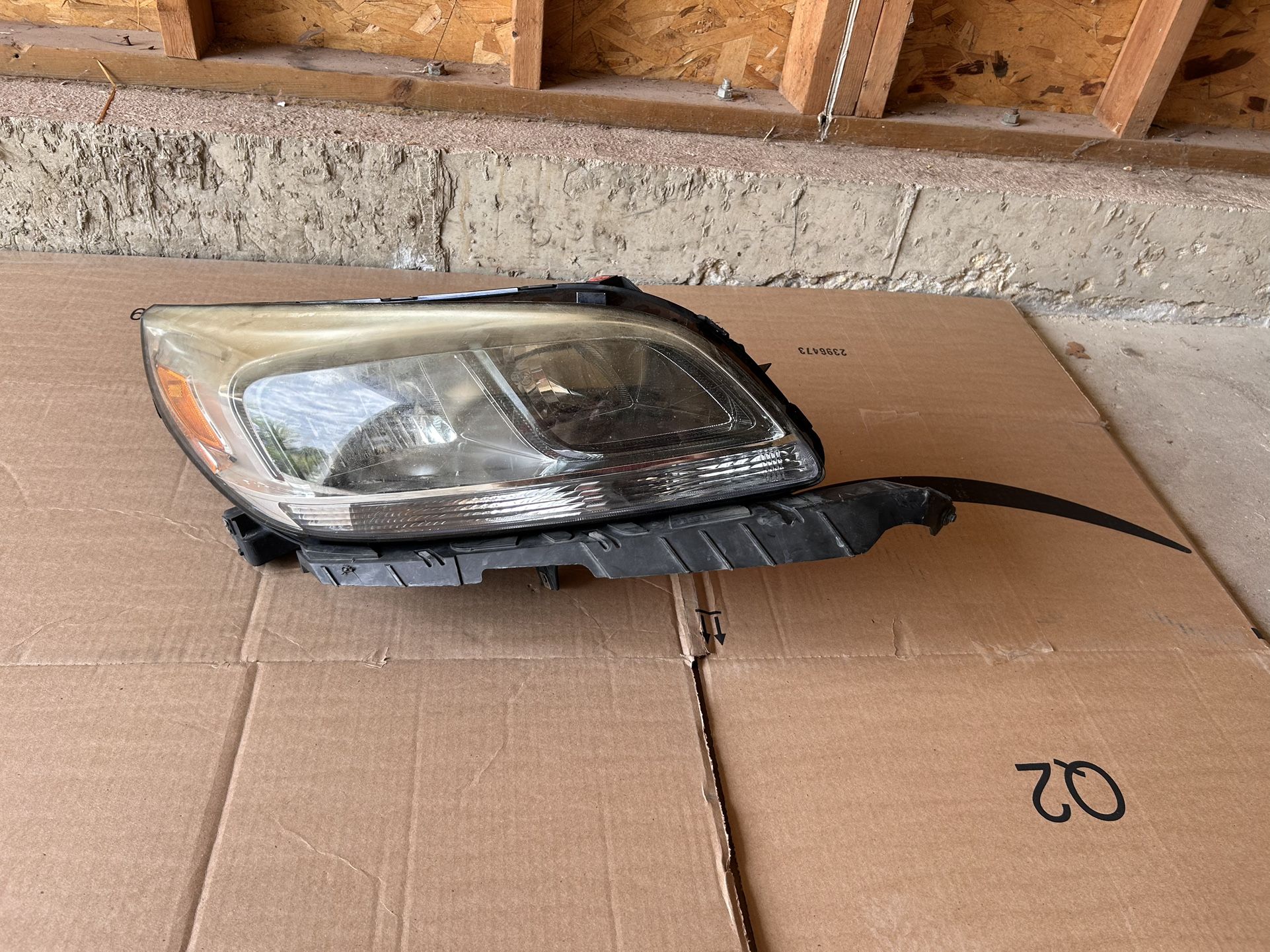 Chevy Malibu Passenger Headlight