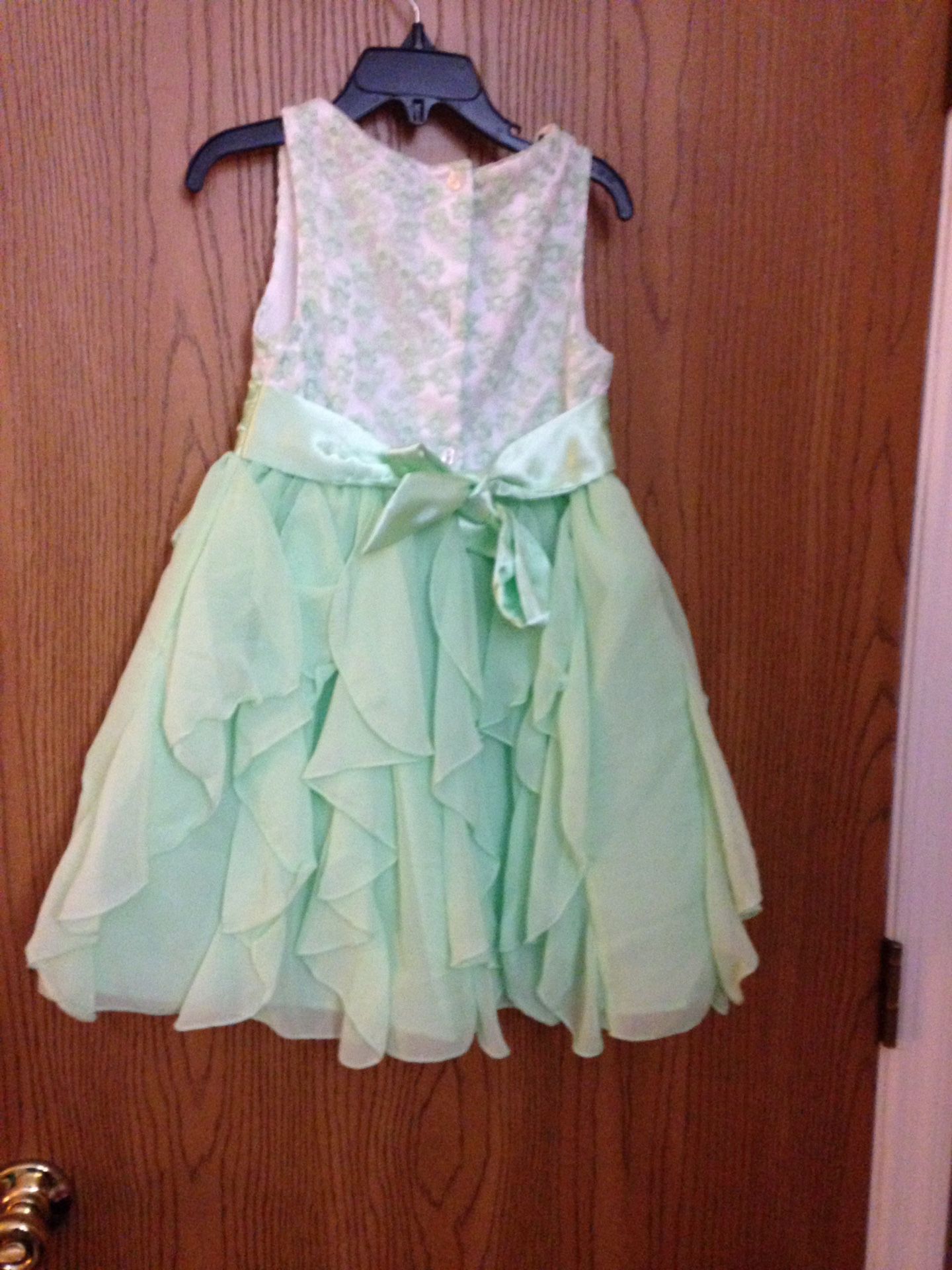 New never worn girls' size 6 Spring/Easter dress made by Youngland, bought at Kohl's.