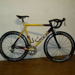 Vintage Custom Built 56cm GT ZR3.0  Dura Ace 9 Speed Groupset  Mavic Cosmic Carbone Clincher Wheelset 
