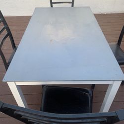 Dinner Table 55X 31X 29   Moving Out Rea To Pick Up At  L. A area  ( 4 Chairs FREE ) 