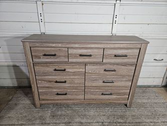 7-Drawer Dresser, Good Conditions 👍, Gray Color, Measurement: W 61" × D 16" × H 42.5"