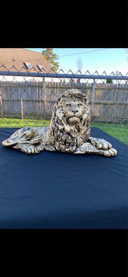 Laying Lion statue