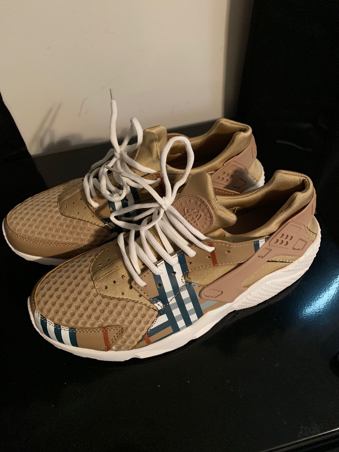 Burberry Huaraches(size 10)