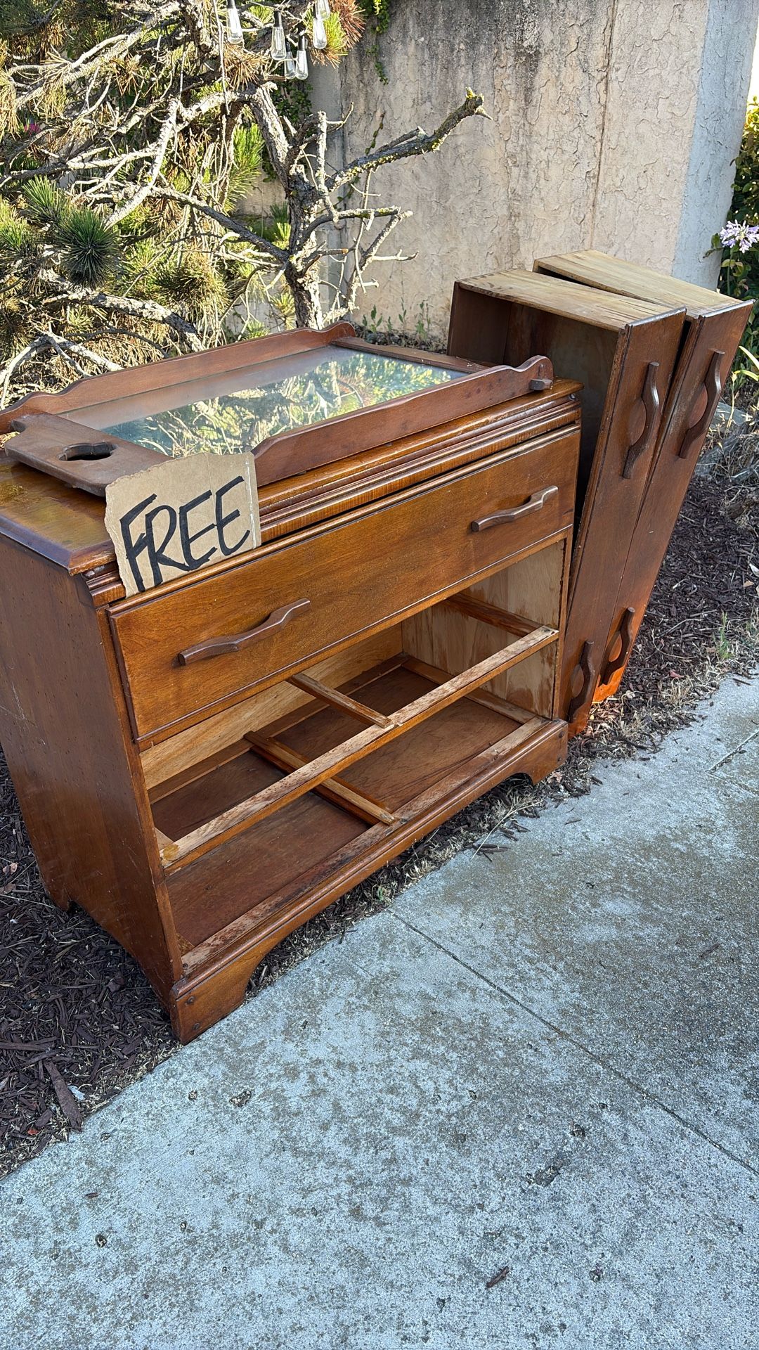 Free Wood Dresser w mirror