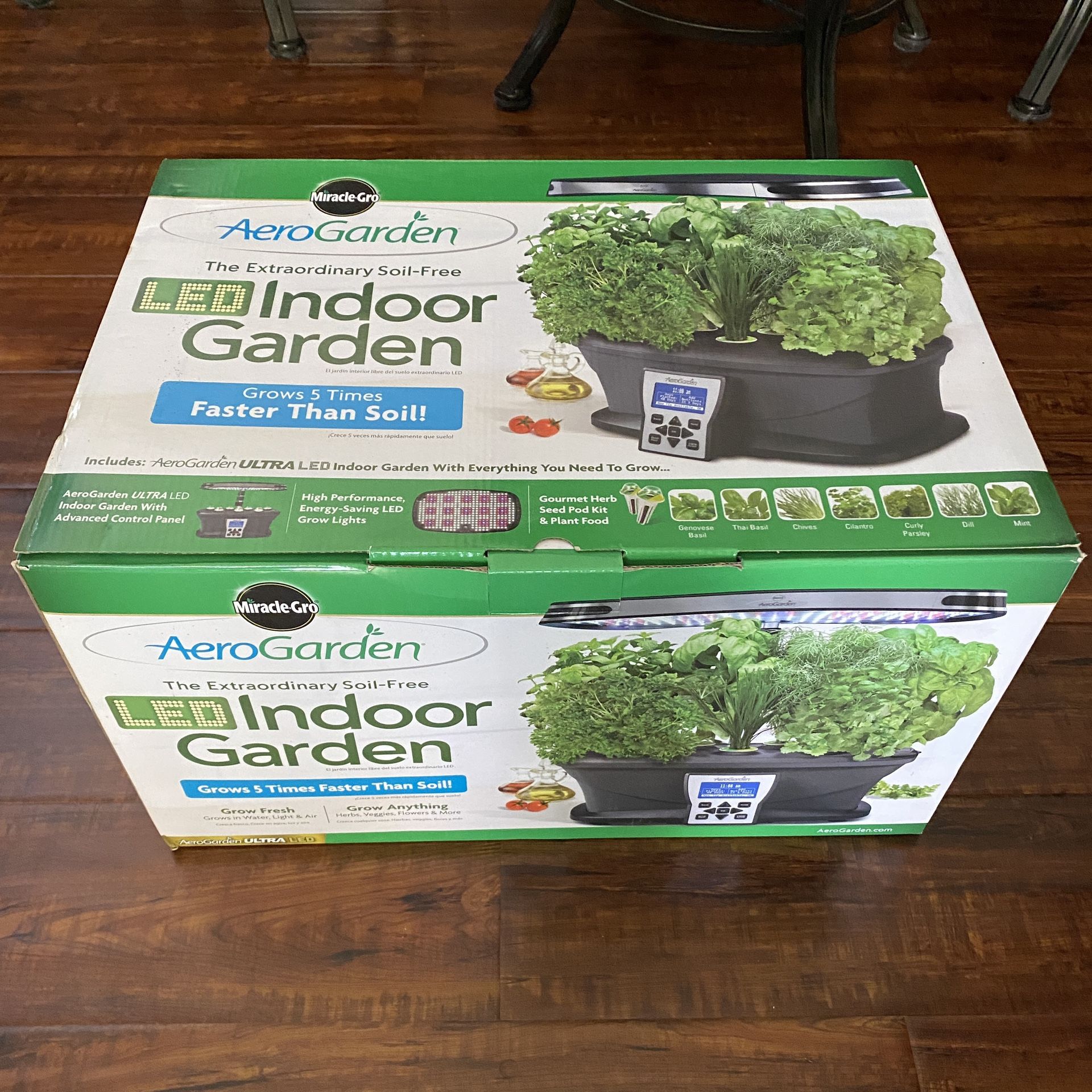 MiracleGro AeroGarden Ultra LED Soil Free Indoor Garden, Brand New 