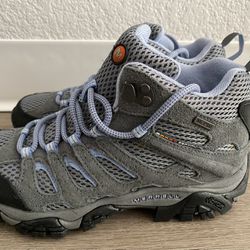 Merrell Hiking Boots. Size 6 BRAND NEW