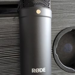 Rode NT1 Condenser Mic w/Bag
