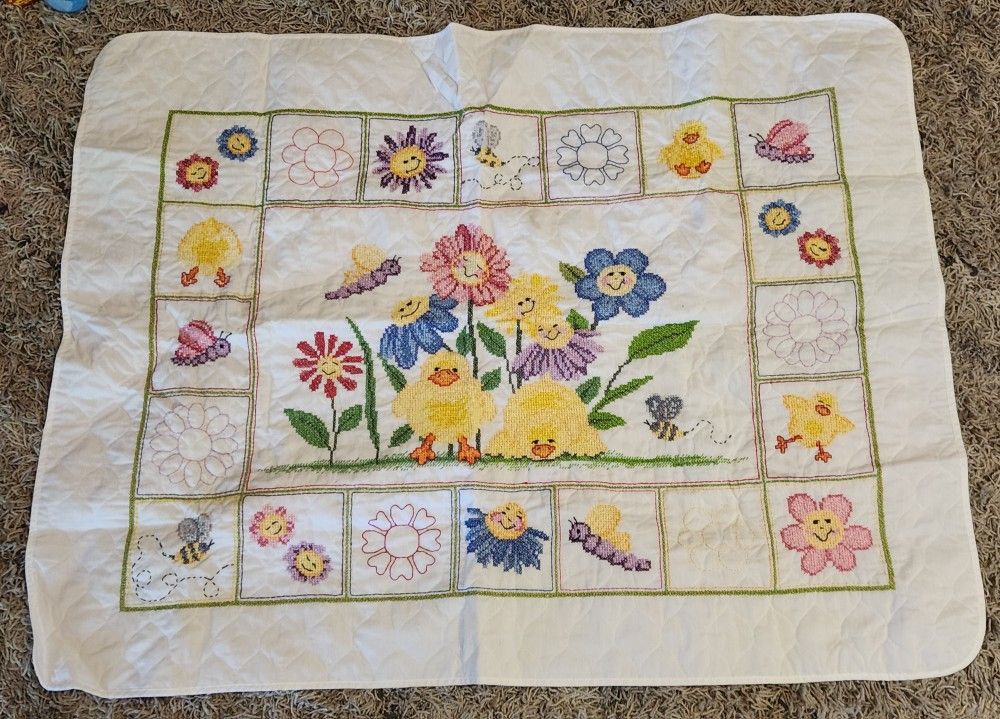 Hand Made Embroidered Baby Crib Quilt / Coverlet - Like New, Detailed.and Colorful