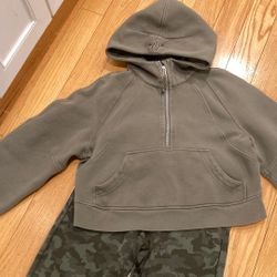 LULULEMON s 4 / Green/