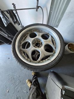 22x9. 20 offset. 265-35-22 tires