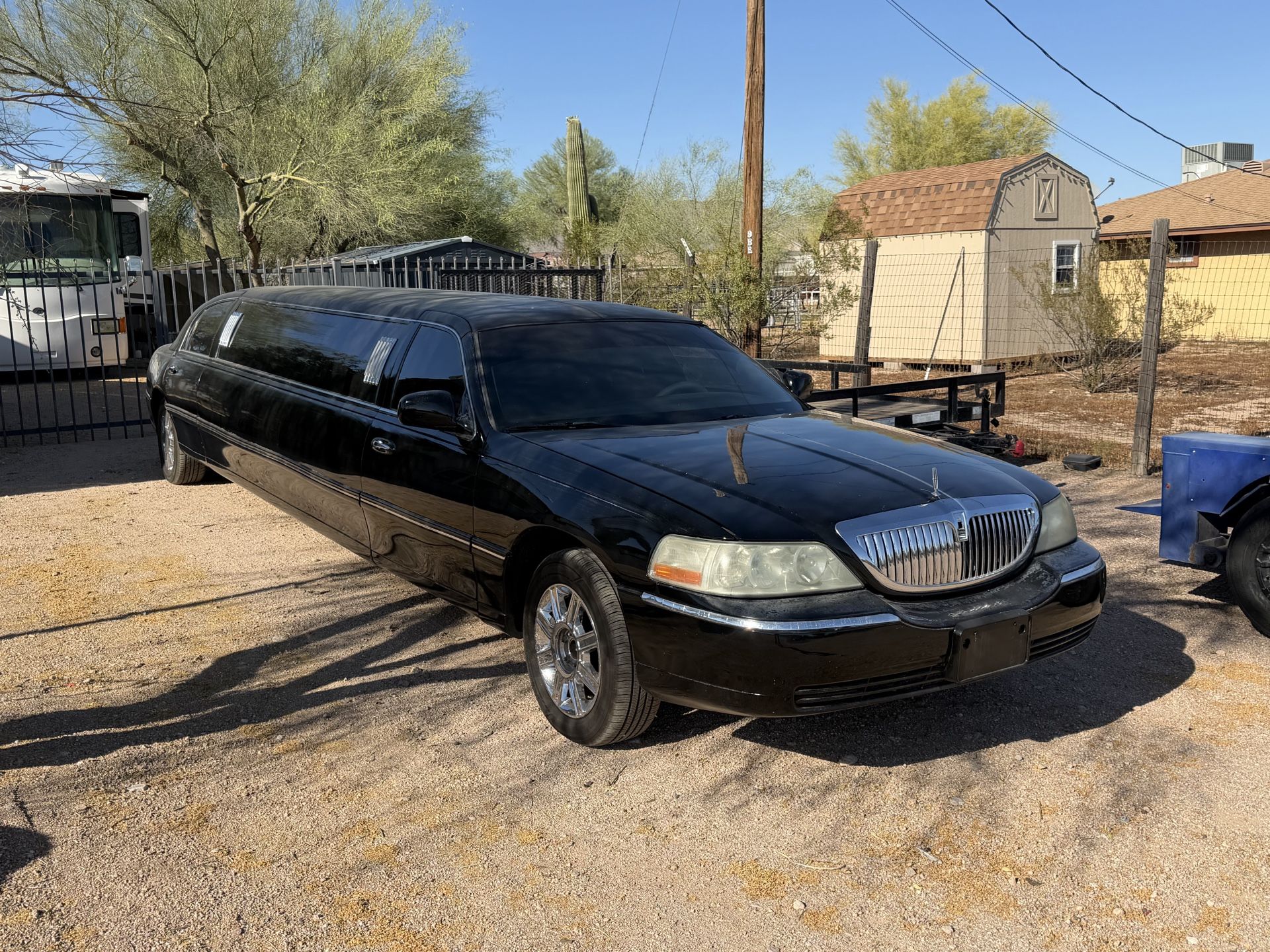 2004 limo town car