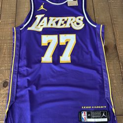 Authentic Luka Doncic LA LakersNew Statement Edition NikeJersey Mens Size 40 S