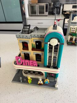 Lego downtown diner modular building 10260