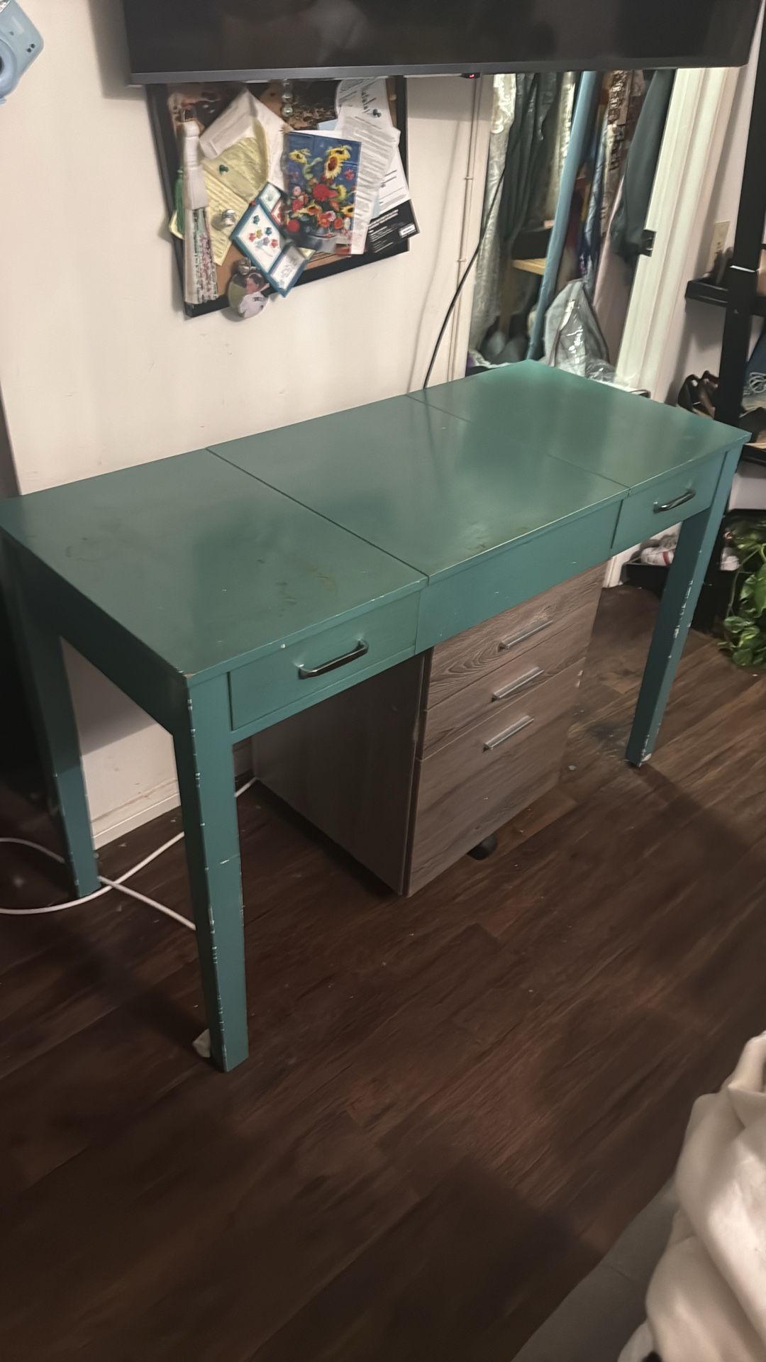 Beautiful vintage vanity $70 obo