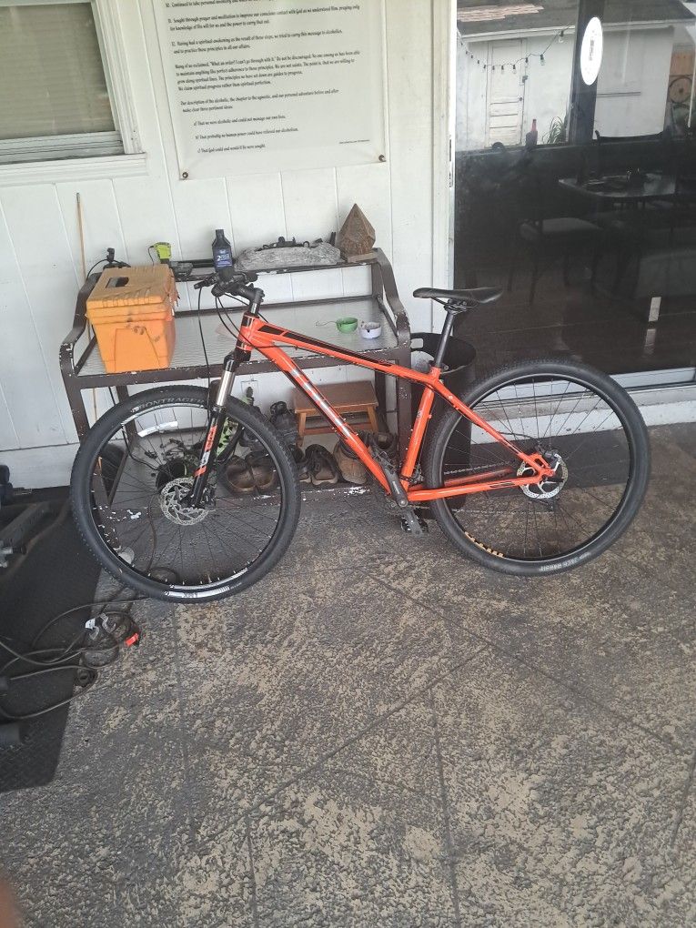 Trek Excaliber Mountain Bike 29 In 700 C