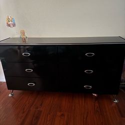 Dresser and 2 night stands