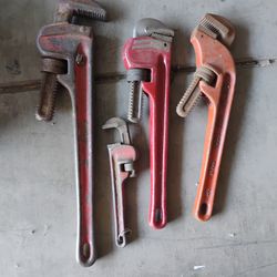 Pipe wrenches
